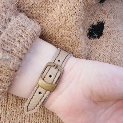 Bracelet artisanal en cuir grainé beige avec motif celtique made in France