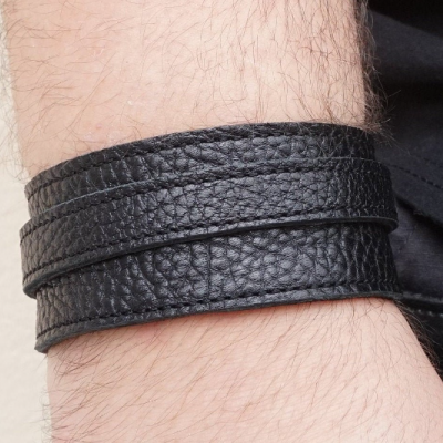 Bracelet artisanal en cuir noir pour poignet large