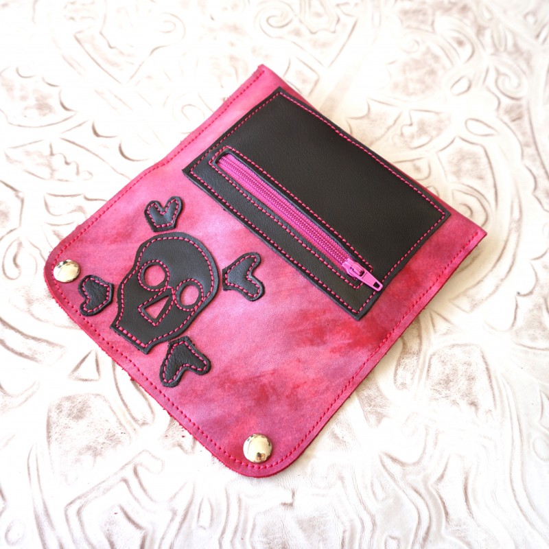 Pochette à tabac motif tête de mort en cuir rose marbré idée cadeau