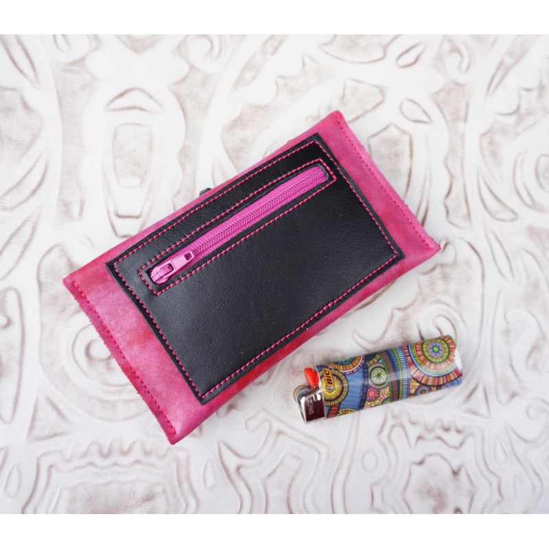 Pochette à tabac motif tête de mort en cuir rose marbré idée cadeau