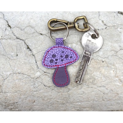 Porte clé ou breloque de sac champignon violet idée cadeau amanite
